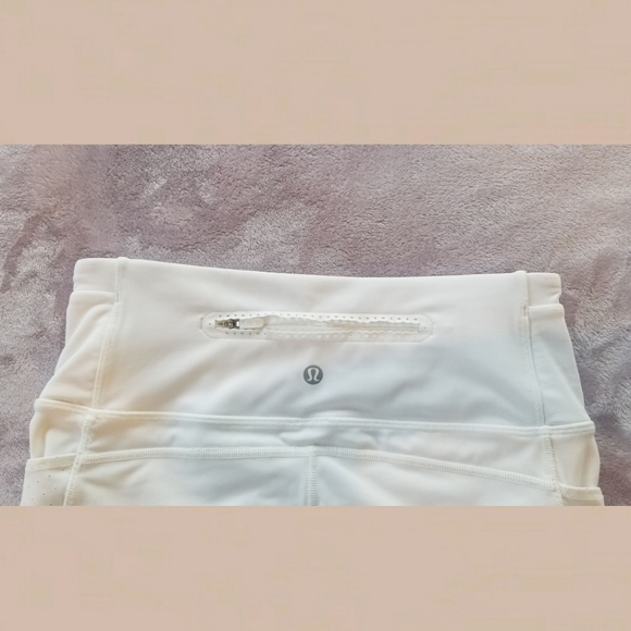Rare Lululemon Leggings in white - Picture 4 of 5
